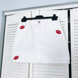 NWT White Mini Skirt Embroidered w Kiss